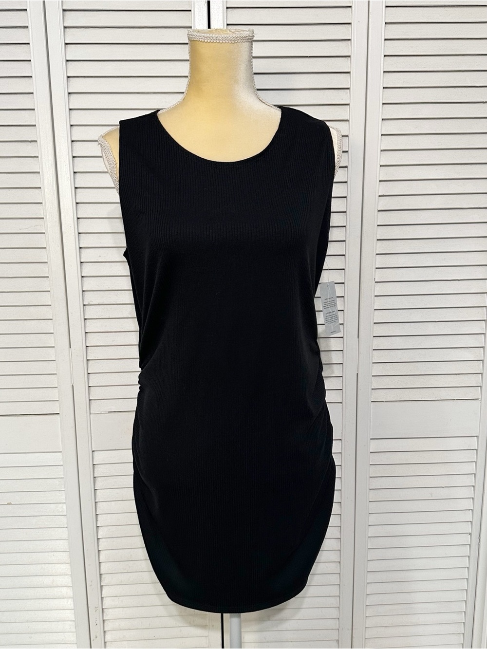 Elegantees Classic Black Sleeveless ribbed long blouse NWT